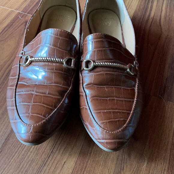 Crown& ivy pointed loafer w gold buckle sz 8 1/2 - Picture 2 of 6